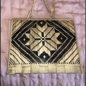 Handwoven straw purse